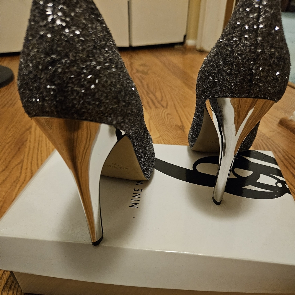 Shoes - Picture 2 of 3